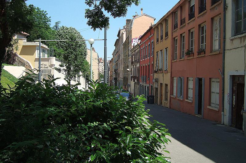 2010-06- (230).JPG - Nördlich von "La PRESQ'ÎLE" gehen wir aufwärts zum Hügel "La Croix-Rousse"